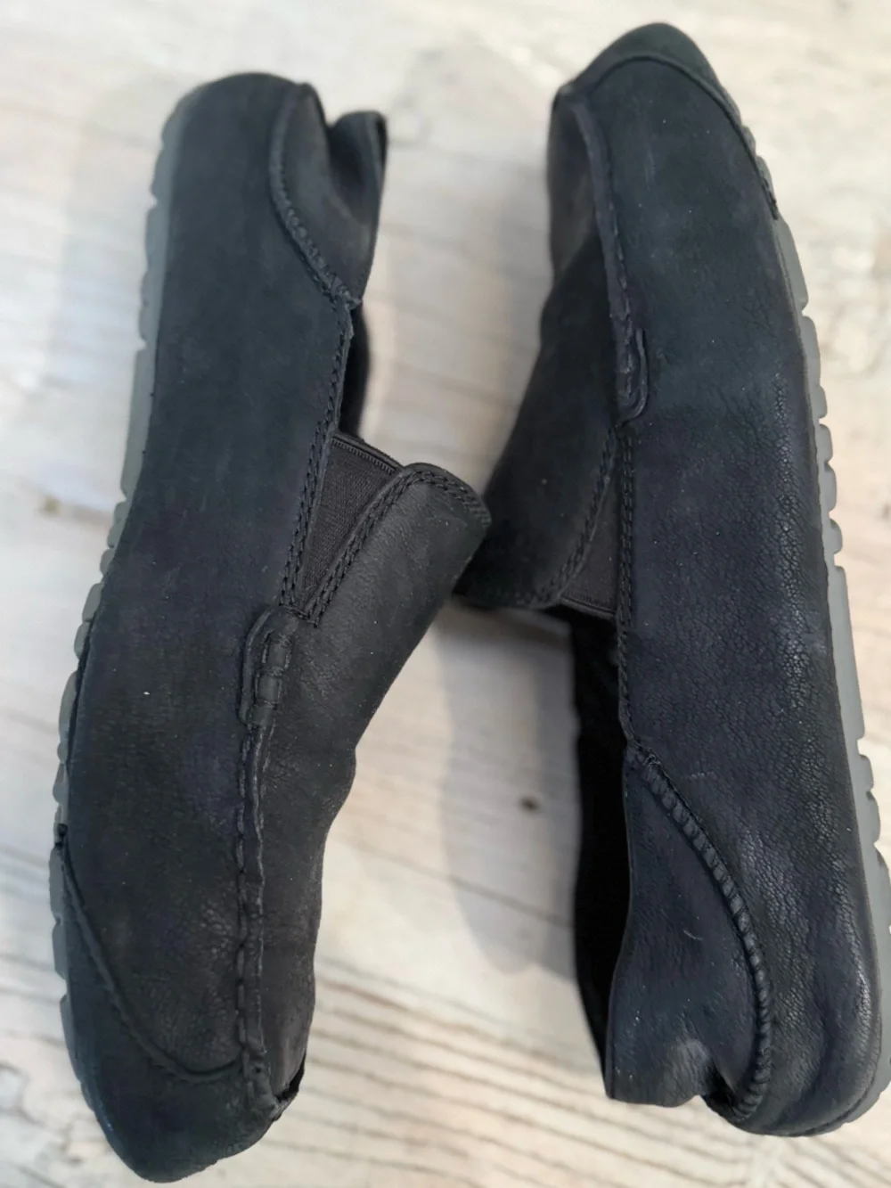 Men’s Black leather Ugg Loafers size 12